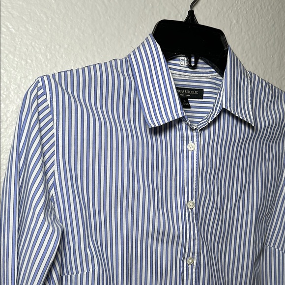 Banana Republic Blue and White Casual Button Down Shirt - Picture 3 of 9